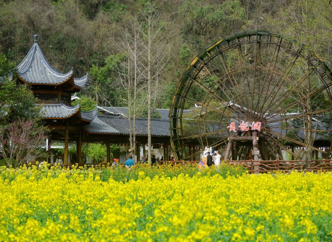 旅游文案短句高级出去玩朋友圈说说短句(图1)