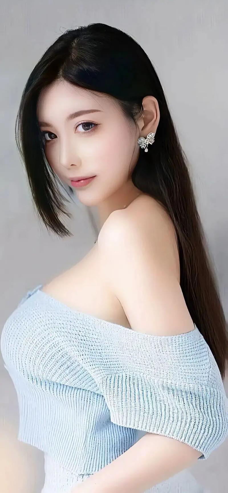 女瑜伽老师到家里教课(图1)